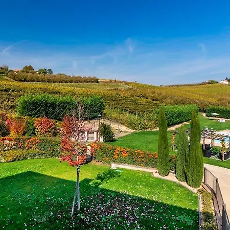 Plum Guide - Wine Country Days * Canelli