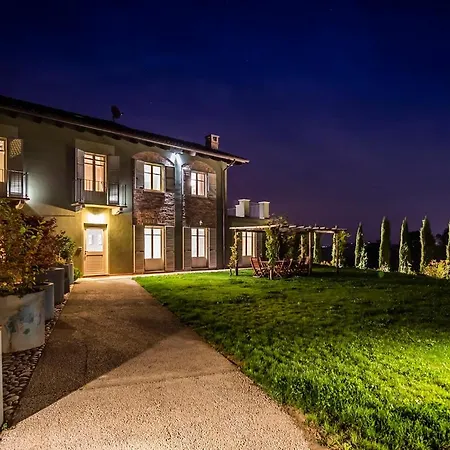 Plum Guide - Wine Country Days * Canelli